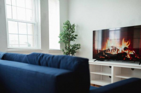 Cozy, Contemporary Suite - Fast Wi-Fi, Pool, Gym